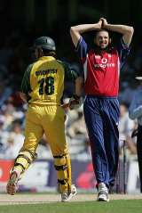 Steve Harmison grimaces as Adam Gilchrist adds to his tally at The Oval &copy; Getty Images