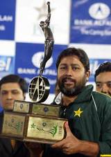 Inzamam-ul-Haq's Pakistan lost the final ODI against England, but won the series 3-2 &copy; AFP