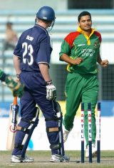 Dougie Brown falls to Mashrafe Mortaza for a second-ball duck as Bangladesh thrashed Scotland by 146 runs at Dhaka &copy; AFP