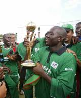 Steve Tikolo holds the WCL trophy after Kenya beat Scotland by eight wickets in the final &copy; Ian Jacobs / Cricinfo Ltd