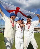 Steve Harmison, Robert Key and Andrew Flintoff take a lap of honour, after England completed the whitewash on the third day at The Oval &copy; Getty Images